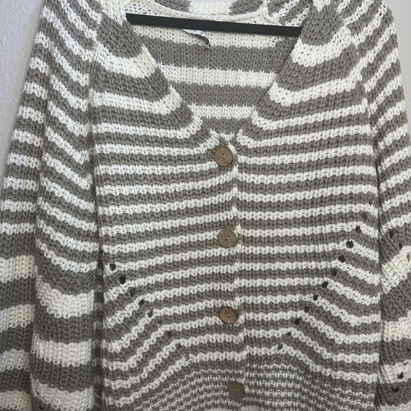 Button down sweater - Picture 3 of 3